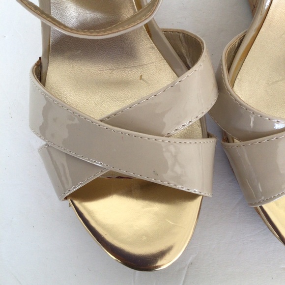 GUESS CORK WEDGE STRAPPY PLATFORM SANDALS SIZE 8.5 - Picture 14 of 16